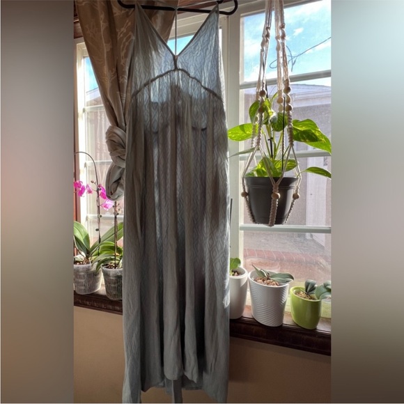 Elegant High Low Dress in Light Gray - Picture 6 of 6